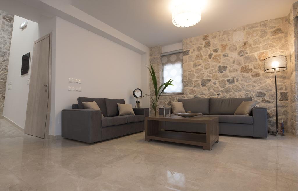 Sperveri Enalio Villa *